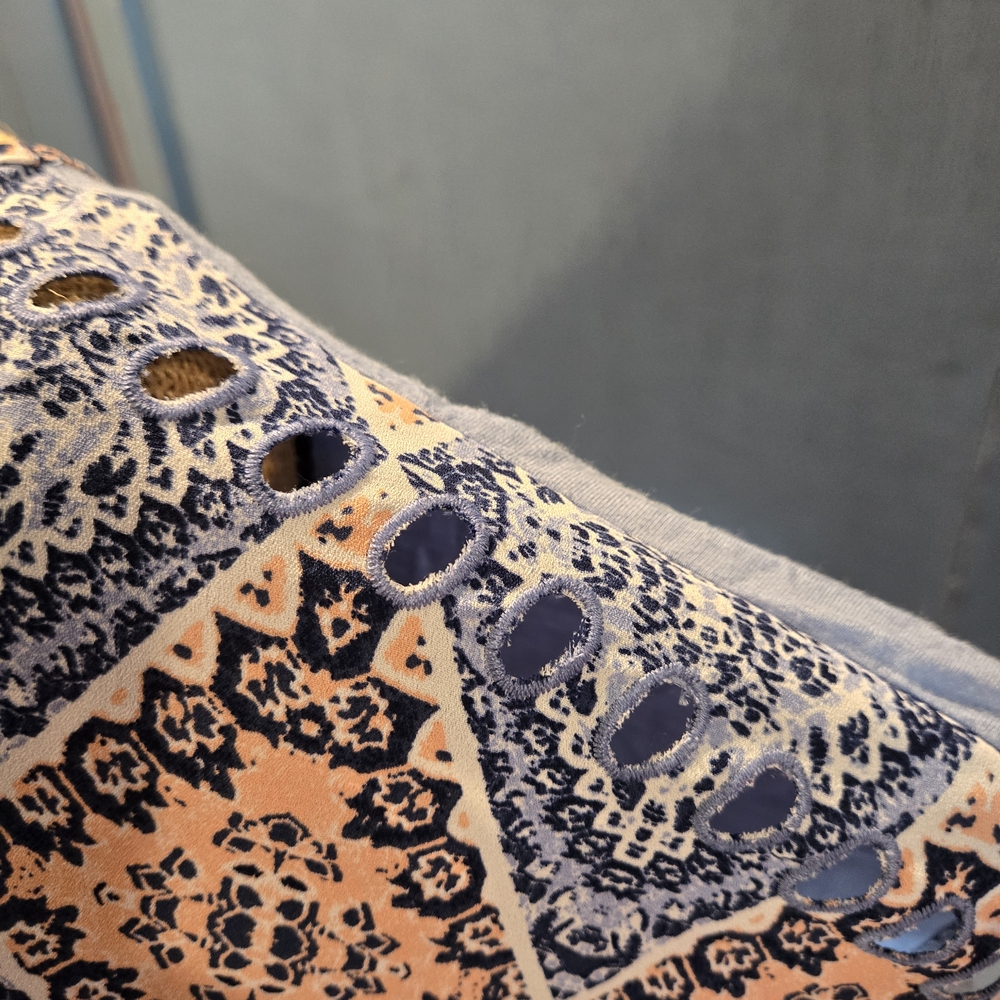 Geometric Patterned Blouse - Picture 3 of 5